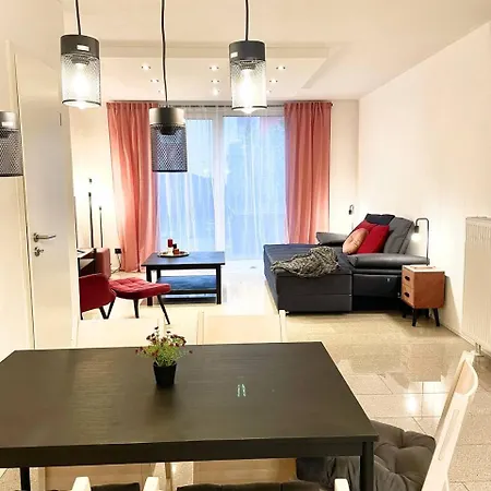Geraumiges Ferienhaus In Koblenz Mendig